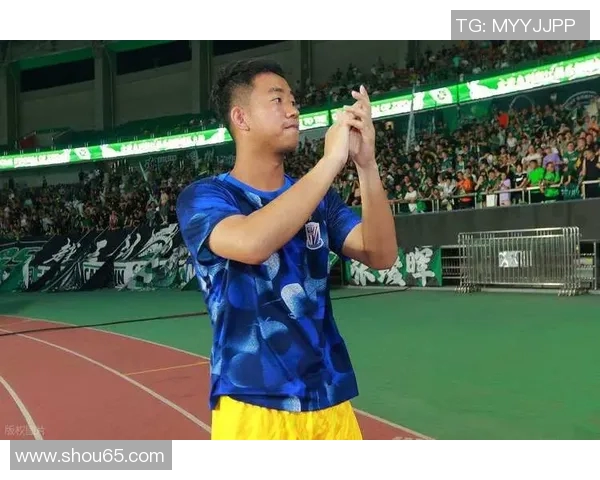 著名足球明星因肺炎住院治疗球迷们纷纷送上祝福与关心 著名足球明星因肺炎住院治疗球迷们纷纷送上祝福与关心