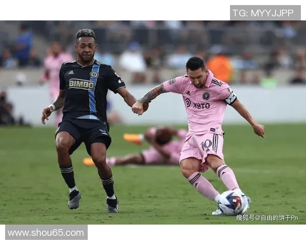 脚力惊人的足球明星们如何在赛场上创造奇迹与传奇 脚力惊人的足球明星们如何在赛场上创造奇迹与传奇