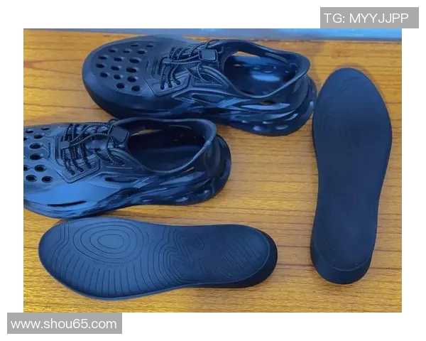 时尚与运动完美结合足球明星休闲鞋引领潮流新风尚 时尚与运动完美结合足球明星休闲鞋引领潮流新风尚