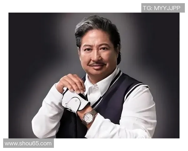 足球巨星李小龙的传奇人生与辉煌成就全景回顾 足球巨星李小龙的传奇人生与辉煌成就全景回顾