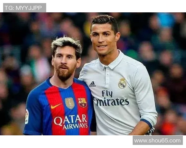 当今足坛最受欢迎的明星球员是谁引发了怎样的热议与关注