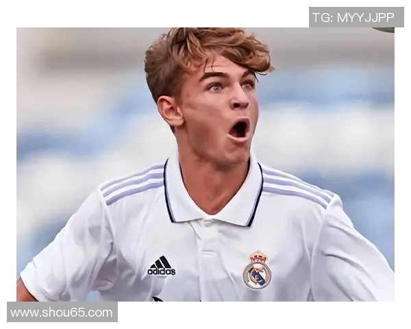 大门牙足球明星盘点那些在绿茵场上闪耀的巨星们