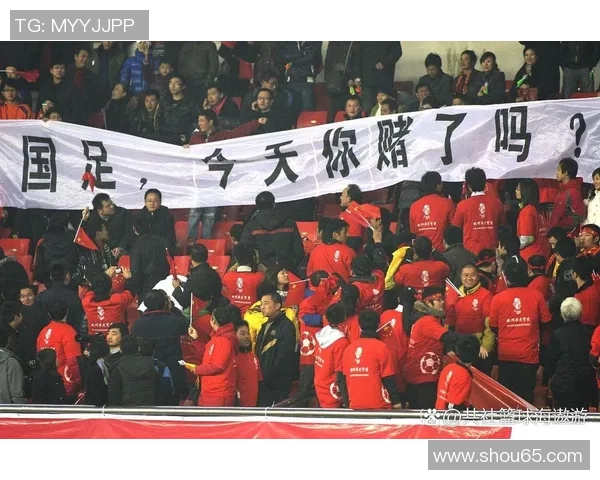 国足在与卡塔尔的较量中遗憾收获平局展现出顽强拼搏精神